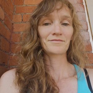 Meet your Posher, Leona